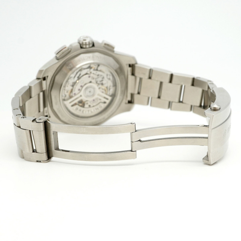 百年靈復仇者AB0147米色錶盤男士腕錶-3