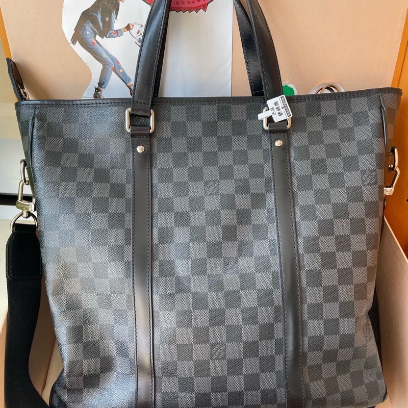 【99新】必買 💥誰買誰賺LV路易威登黑棋盘格tadao男士手提斜挎包-1