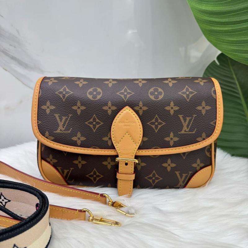 98新LV路易威登/Louis Vuitton 經典老花芯片款帆布塗層 腋下包法棍包手提斜挎單肩包 黑肩帶 雙肩帶設計 一包多背 尺寸26x10x15cm 正品-0