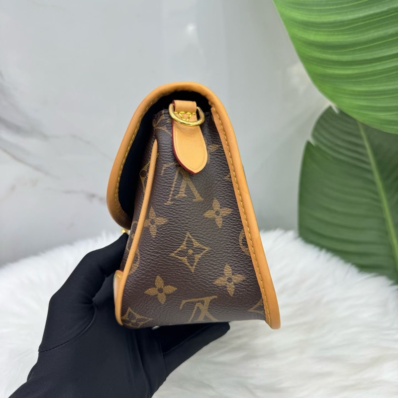 98新LV路易威登/Louis Vuitton 經典老花芯片款帆布塗層 腋下包法棍包手提斜挎單肩包 黑肩帶 雙肩帶設計 一包多背 尺寸26x10x15cm 正品-2