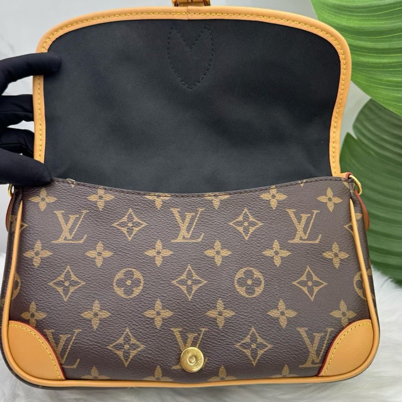 98新LV路易威登/Louis Vuitton 經典老花芯片款帆布塗層 腋下包法棍包手提斜挎單肩包 黑肩帶 雙肩帶設計 一包多背 尺寸26x10x15cm 正品-6