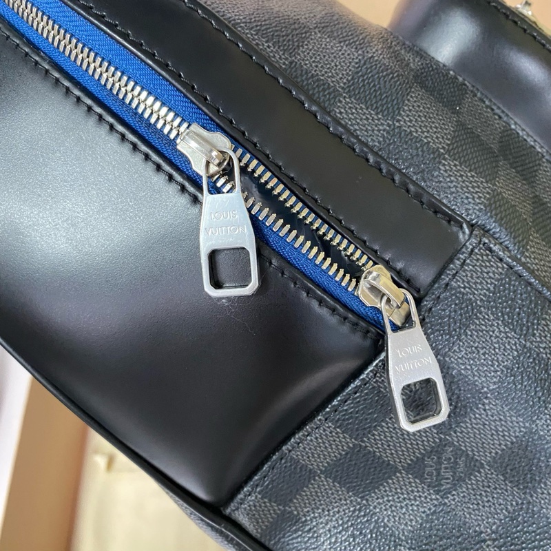 99新性價比巨高 5折拿下 LV棋盤格Josh雙肩包黑藍配色-13