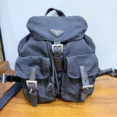 8新✨賠錢超甜賣🖤磁扣款🎖️超輕盈的PRADA經典尼龍 黑色後背包 降落傘背包