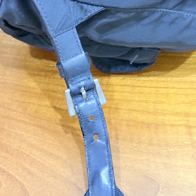 8新✨賠錢超甜賣🖤磁扣款🎖️超輕盈的PRADA經典尼龍 黑色後背包 降落傘背包-7