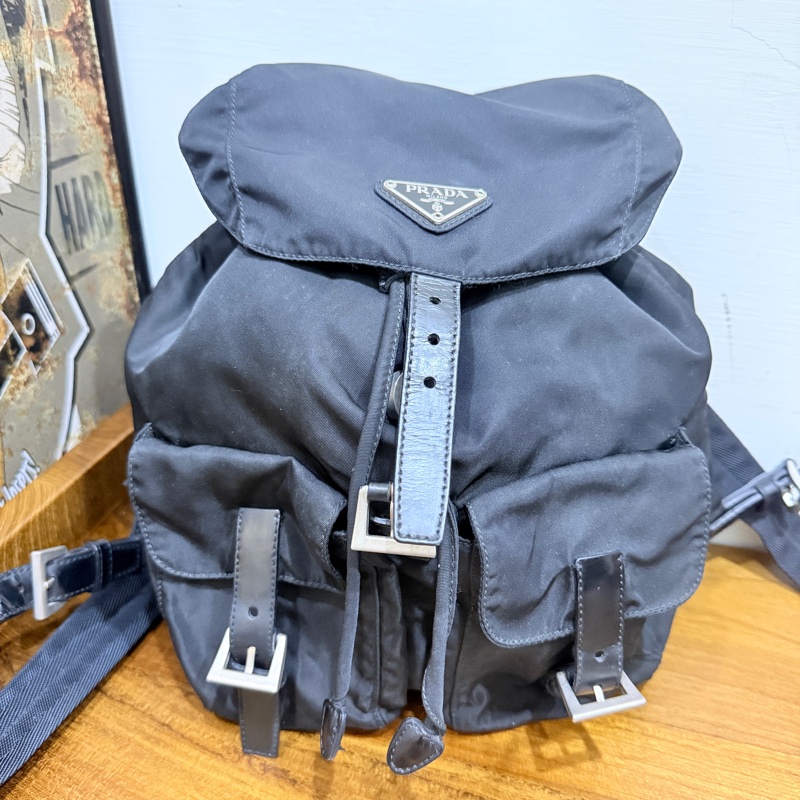 8新✨賠錢超甜賣🖤磁扣款🎖️超輕盈的PRADA經典尼龍 黑色後背包 降落傘背包-14