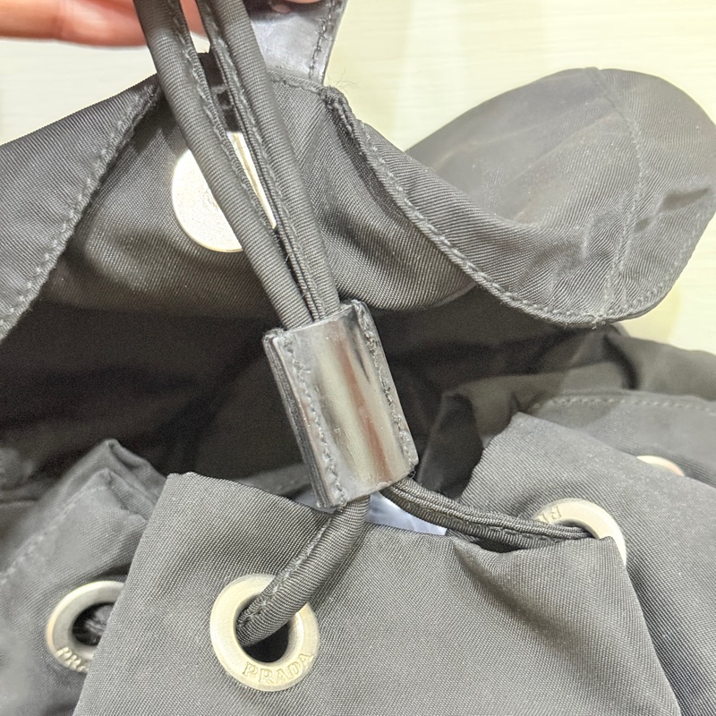 8新✨賠錢超甜賣🖤磁扣款🎖️超輕盈的PRADA經典尼龍 黑色後背包 降落傘背包-17