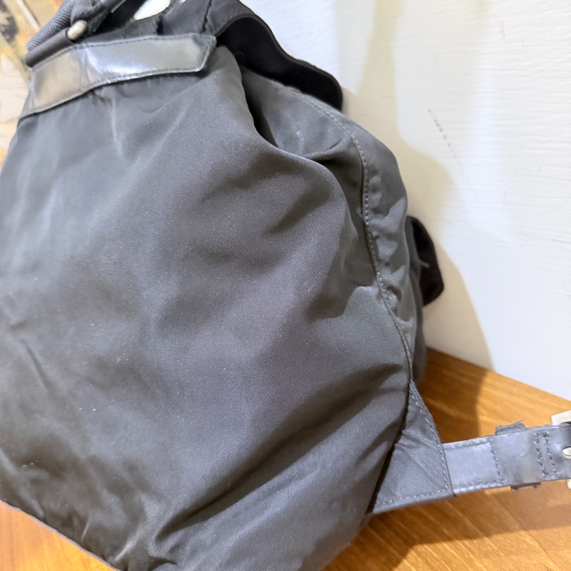 8新✨賠錢超甜賣🖤磁扣款🎖️超輕盈的PRADA經典尼龍 黑色後背包 降落傘背包-21