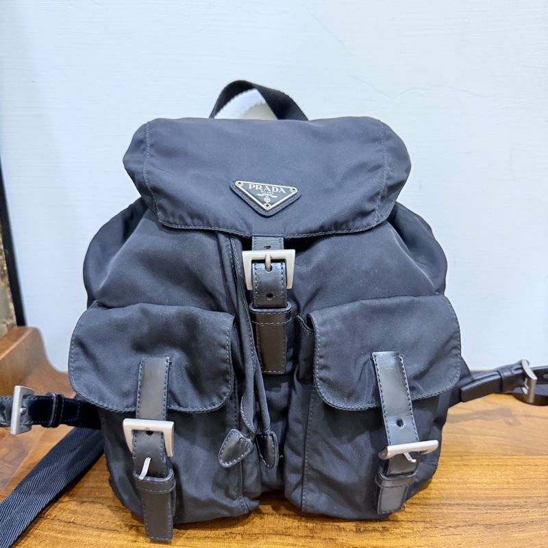 8新✨賠錢超甜賣🖤磁扣款🎖️超輕盈的PRADA經典尼龍 黑色後背包 降落傘背包-25
