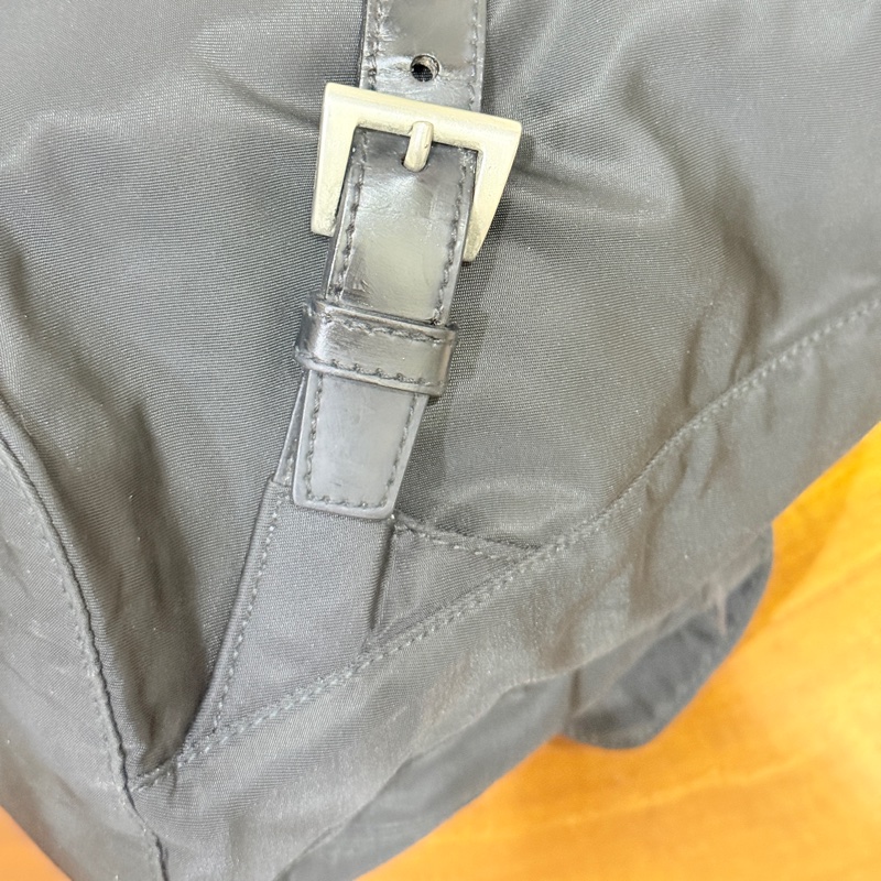 8新✨賠錢超甜賣🖤磁扣款🎖️超輕盈的PRADA經典尼龍 黑色後背包 降落傘背包-39