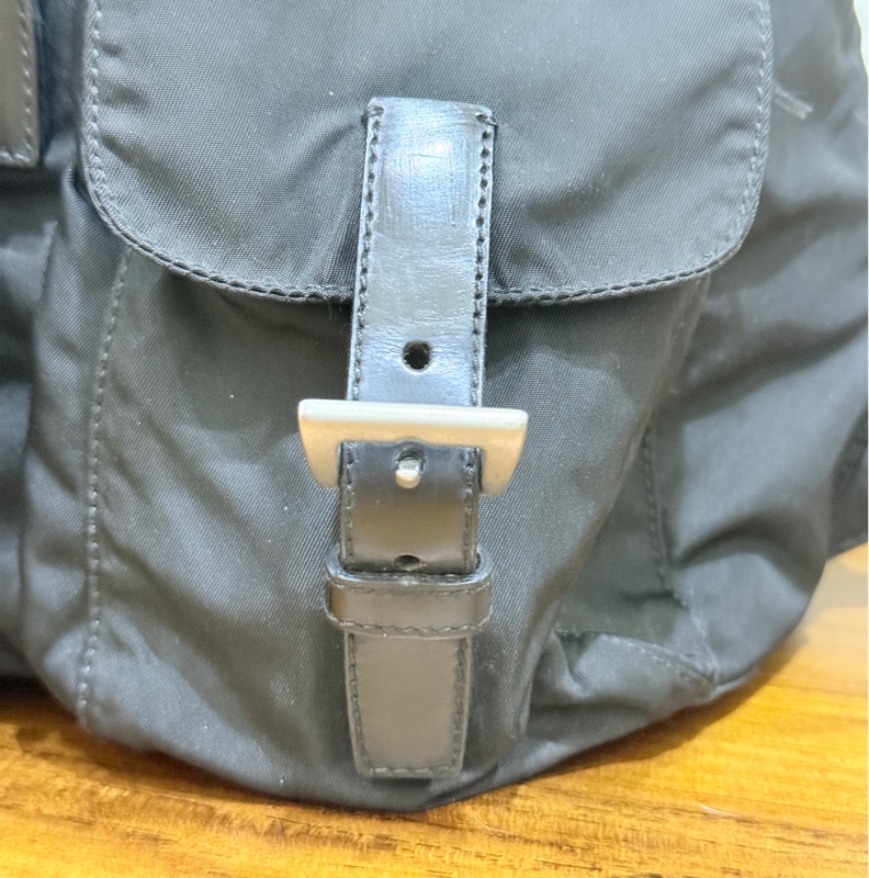 8新✨私物甜售🫶🏻磁扣款 超輕盈的PRADA經典尼龍 黑色後背包 降落傘背包-3