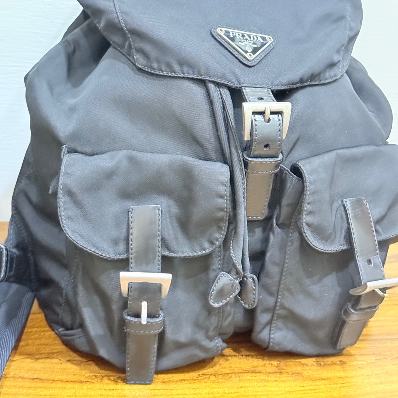 8新✨私物甜售🫶🏻磁扣款 超輕盈的PRADA經典尼龍 黑色後背包 降落傘背包-4
