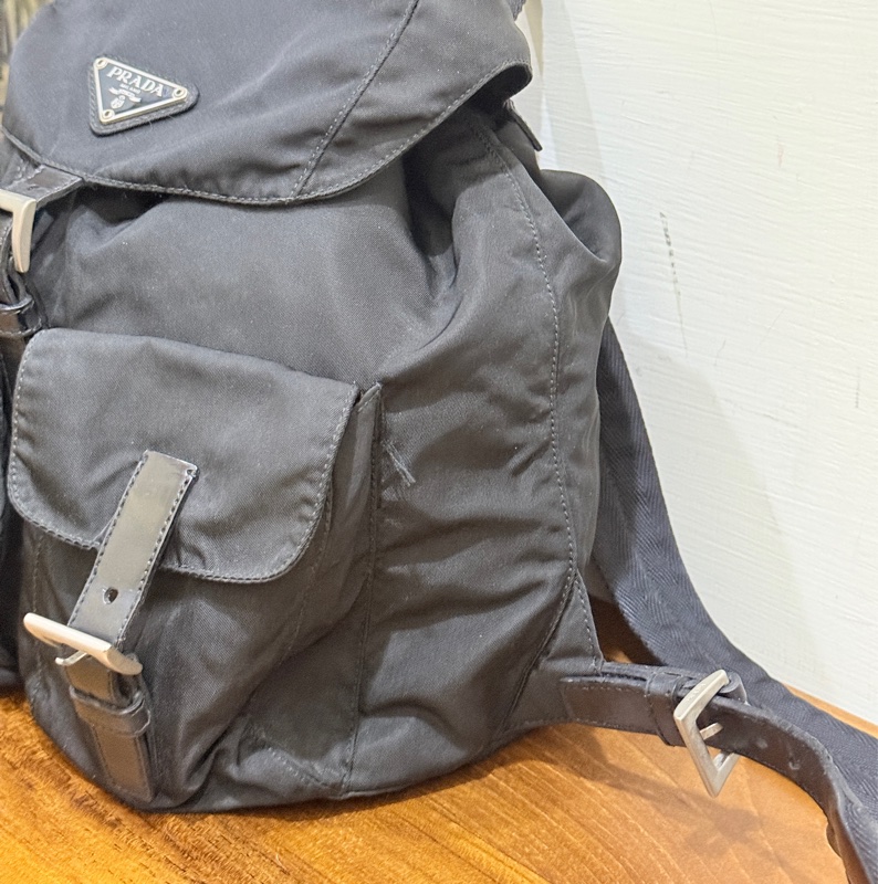 8新✨私物甜售🫶🏻磁扣款 超輕盈的PRADA經典尼龍 黑色後背包 降落傘背包-7