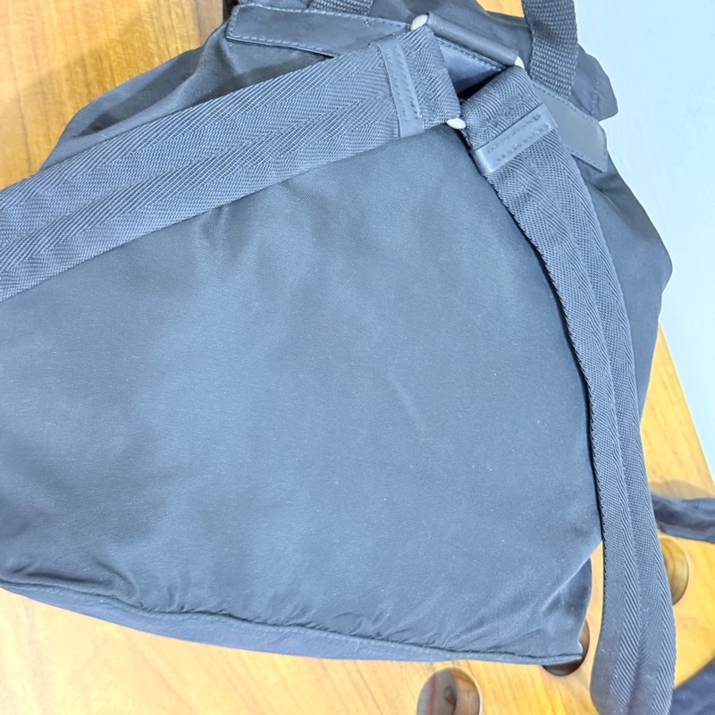 8新✨私物甜售🫶🏻磁扣款 超輕盈的PRADA經典尼龍 黑色後背包 降落傘背包-9