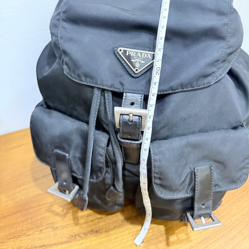 8新✨私物甜售🫶🏻磁扣款 超輕盈的PRADA經典尼龍 黑色後背包 降落傘背包-13