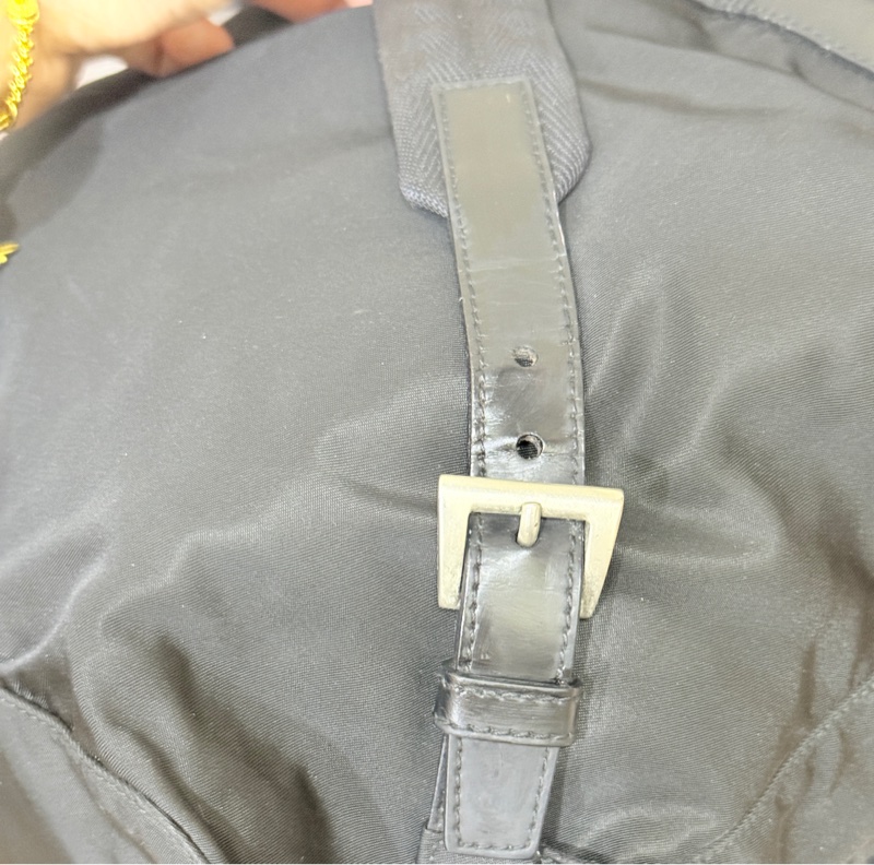 8新✨私物甜售🫶🏻磁扣款 超輕盈的PRADA經典尼龍 黑色後背包 降落傘背包-14