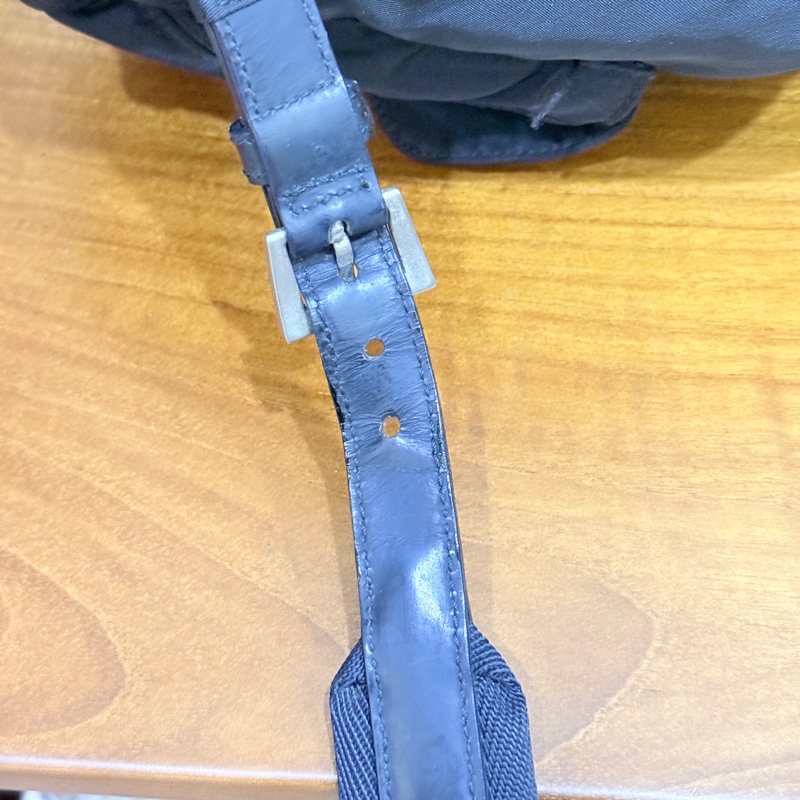 8新✨私物甜售🫶🏻磁扣款 超輕盈的PRADA經典尼龍 黑色後背包 降落傘背包-16