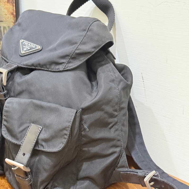 8新✨私物甜售🫶🏻磁扣款 超輕盈的PRADA經典尼龍 黑色後背包 降落傘背包-22