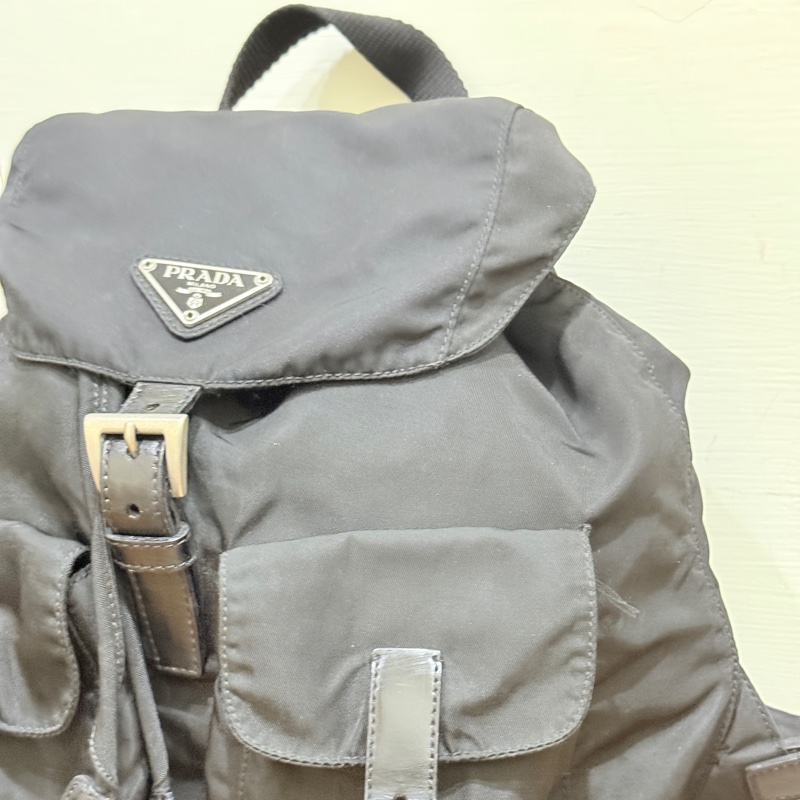8新✨私物甜售🫶🏻磁扣款 超輕盈的PRADA經典尼龍 黑色後背包 降落傘背包-23