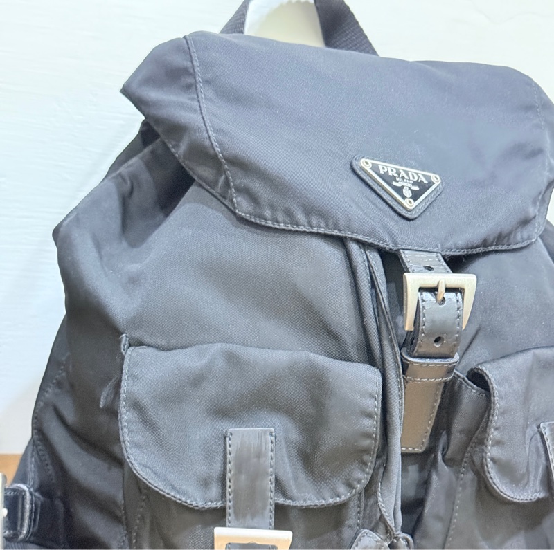 8新✨私物甜售🫶🏻磁扣款 超輕盈的PRADA經典尼龍 黑色後背包 降落傘背包-24