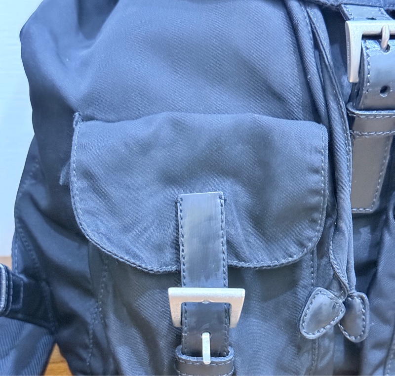 8新✨私物甜售🫶🏻磁扣款 超輕盈的PRADA經典尼龍 黑色後背包 降落傘背包-28