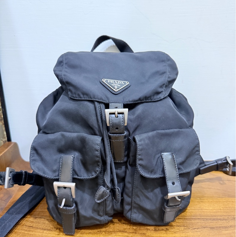 8新✨私物甜售🫶🏻磁扣款 超輕盈的PRADA經典尼龍 黑色後背包 降落傘背包-29