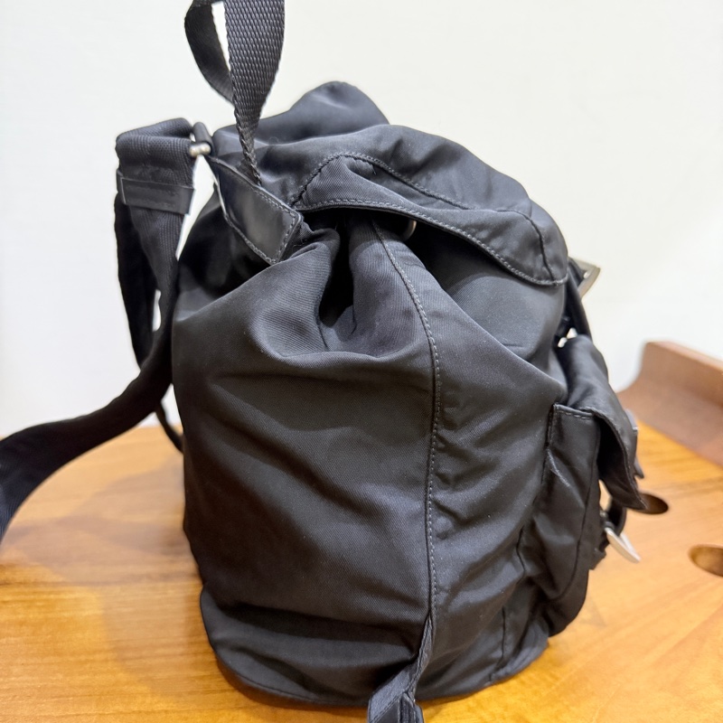 8新✨私物甜售🫶🏻磁扣款 超輕盈的PRADA經典尼龍 黑色後背包 降落傘背包-30