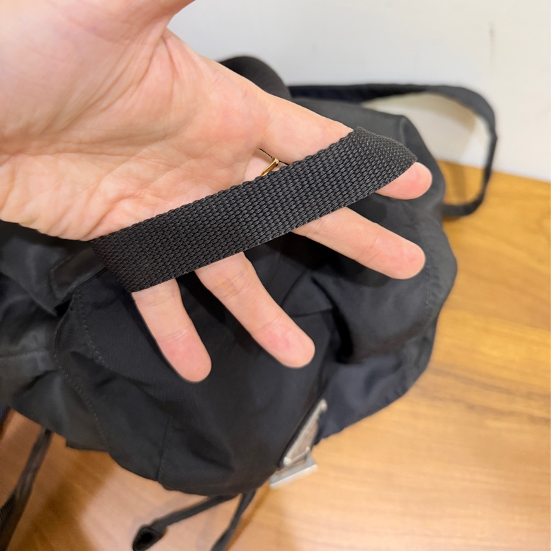 8新✨私物甜售🫶🏻磁扣款 超輕盈的PRADA經典尼龍 黑色後背包 降落傘背包-32