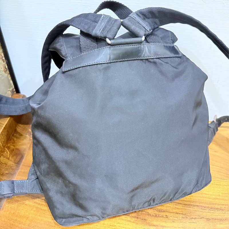 8新✨私物甜售🫶🏻磁扣款 超輕盈的PRADA經典尼龍 黑色後背包 降落傘背包-36