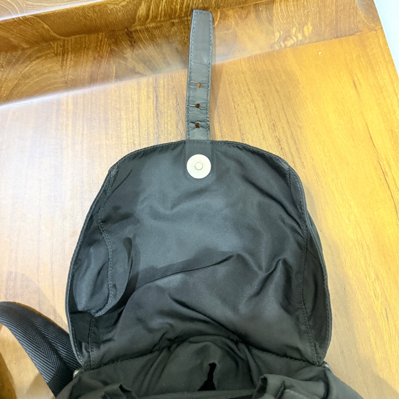 8新✨私物甜售🫶🏻磁扣款 超輕盈的PRADA經典尼龍 黑色後背包 降落傘背包-42
