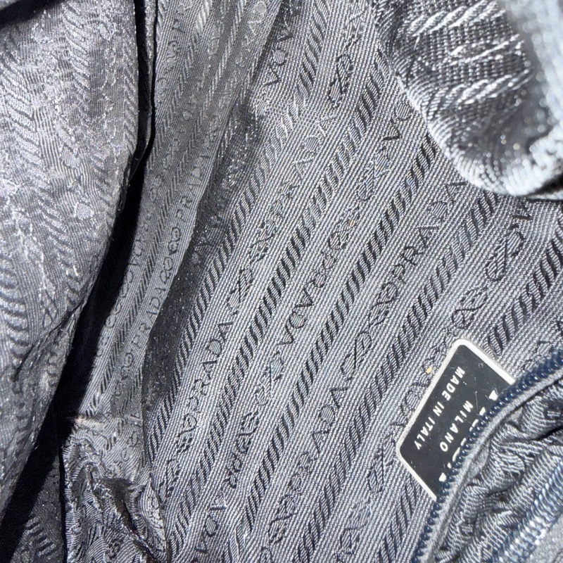 8新✨私物甜售🫶🏻磁扣款 超輕盈的PRADA經典尼龍 黑色後背包 降落傘背包-43