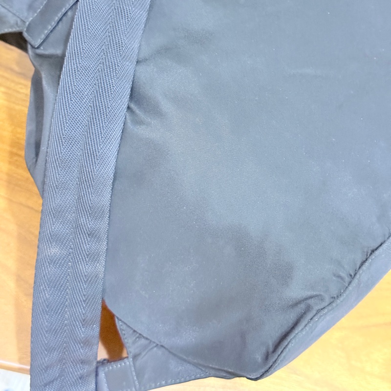 8新✨私物甜售🫶🏻磁扣款 超輕盈的PRADA經典尼龍 黑色後背包 降落傘背包-48