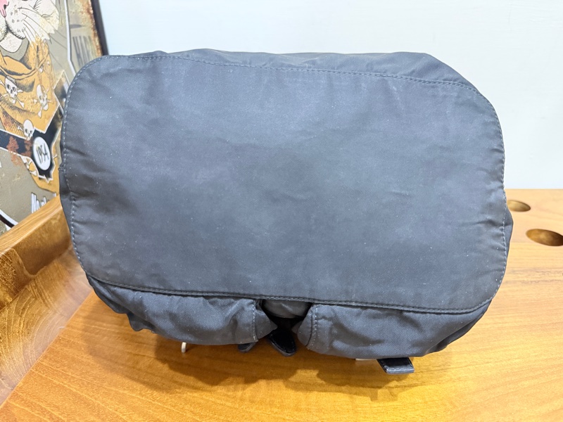 8新✨私物甜售🫶🏻磁扣款 超輕盈的PRADA經典尼龍 黑色後背包 降落傘背包-49