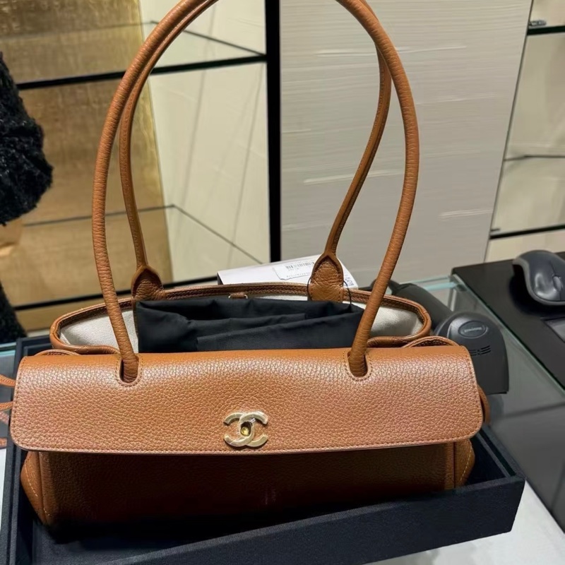 Chanel香奈兒26S焦糖色法棍包-3