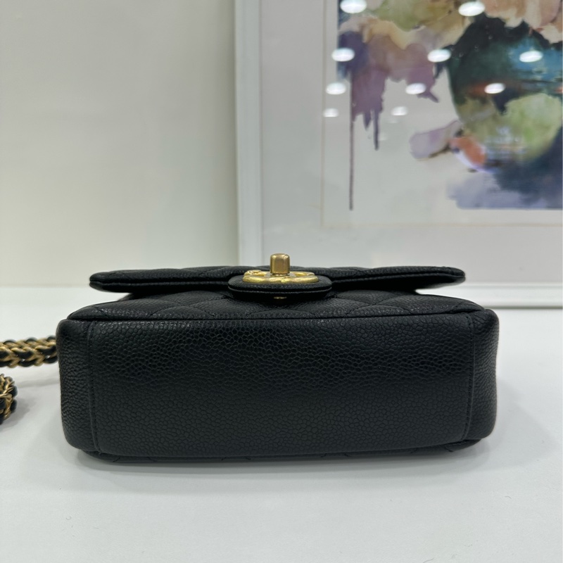 Chanel 香奈兒 21A金幣方胖子口蓋包 黑金配色 荔枝紋牛皮 有購證 尺寸：19×7×15-5