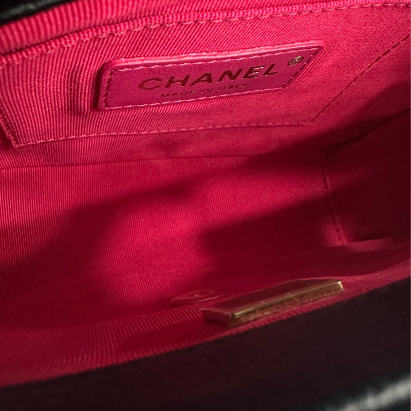 Chanel 香奈兒 21A金幣方胖子口蓋包 黑金配色 荔枝紋牛皮 有購證 尺寸：19×7×15-8