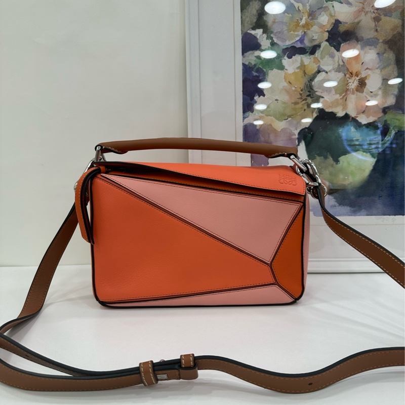 Loewe 羅意威 puzzle小號 24cm底長。-1