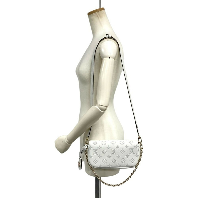 Louis Vuitton Wallet on Chain Ivy，3 用皮革皮夾，M11299，白色配金色五金，RFID 防護，Monogram Flower 系列，女士款。-1