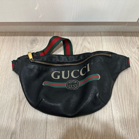 Gucci 大黑色皮革 腰包/斜背包 /胸包