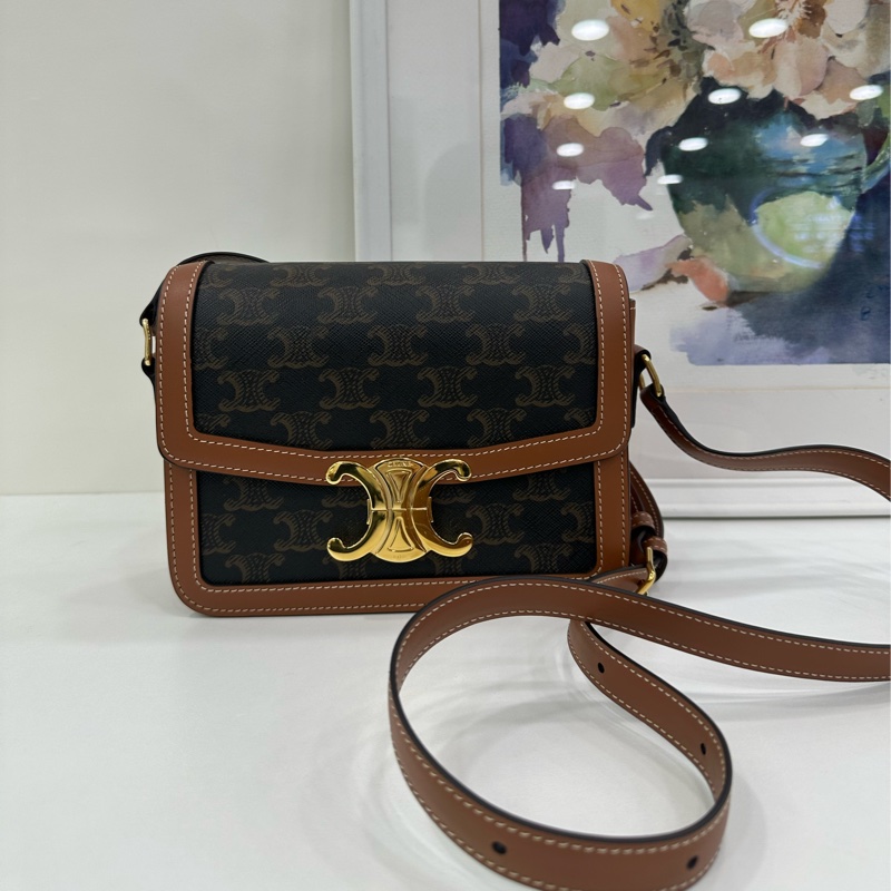 CELINE賽琳 Teen Triomphe 金色鎖扣凱旋門老花印花 帆布拼牛皮革 單肩斜背包 小號 有購證-1