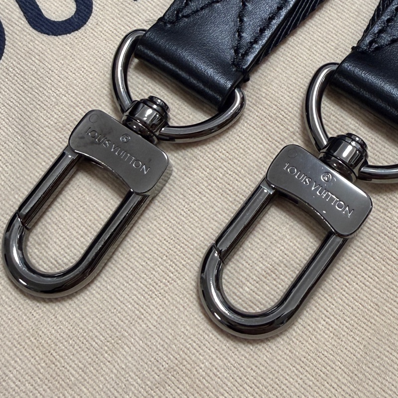 閒置未使用 LV 路易威登 keepall 27 city 芯片款 25年7月 配件 塵袋 尺寸：27 cm × 17 cm × 13 cm-10