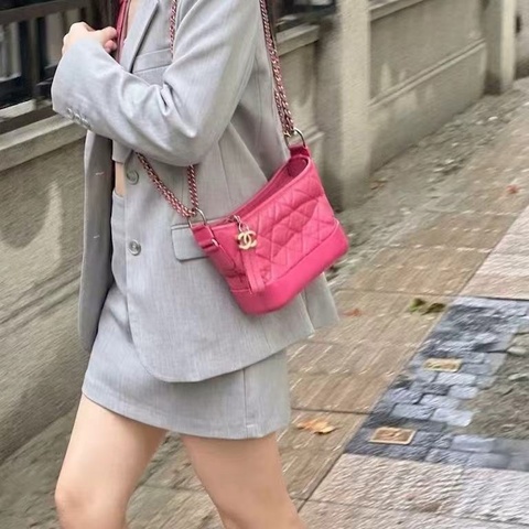 香奈兒Chanel 粉色油腊牛 小號流浪包 好成色 甜甜價 尺寸20*8*15 專櫃價近20萬