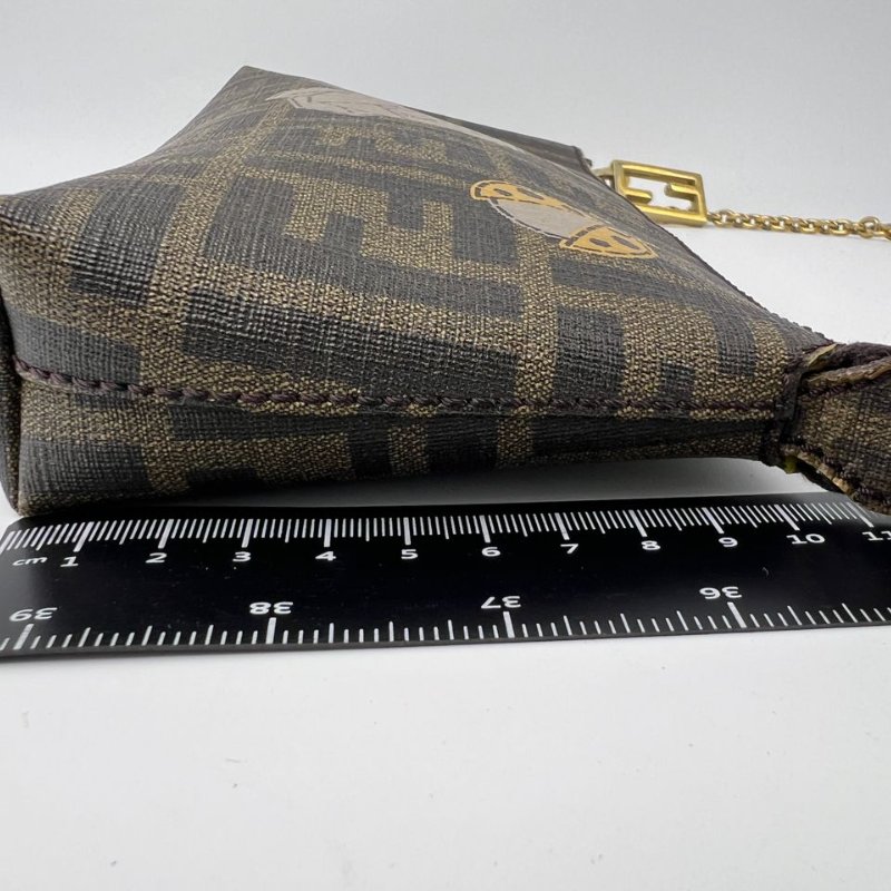 FENDI FF 老花趣味印花鍊條手拿包-1