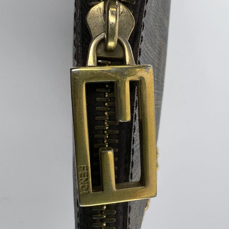 FENDI FF 老花趣味印花鍊條手拿包-15