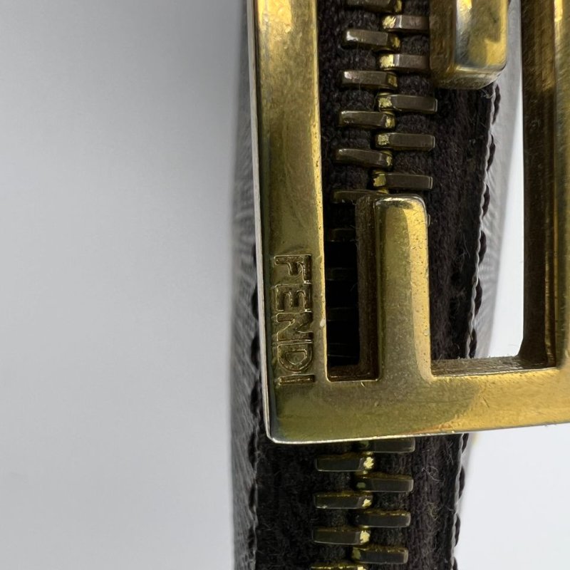 FENDI FF 老花趣味印花鍊條手拿包-16