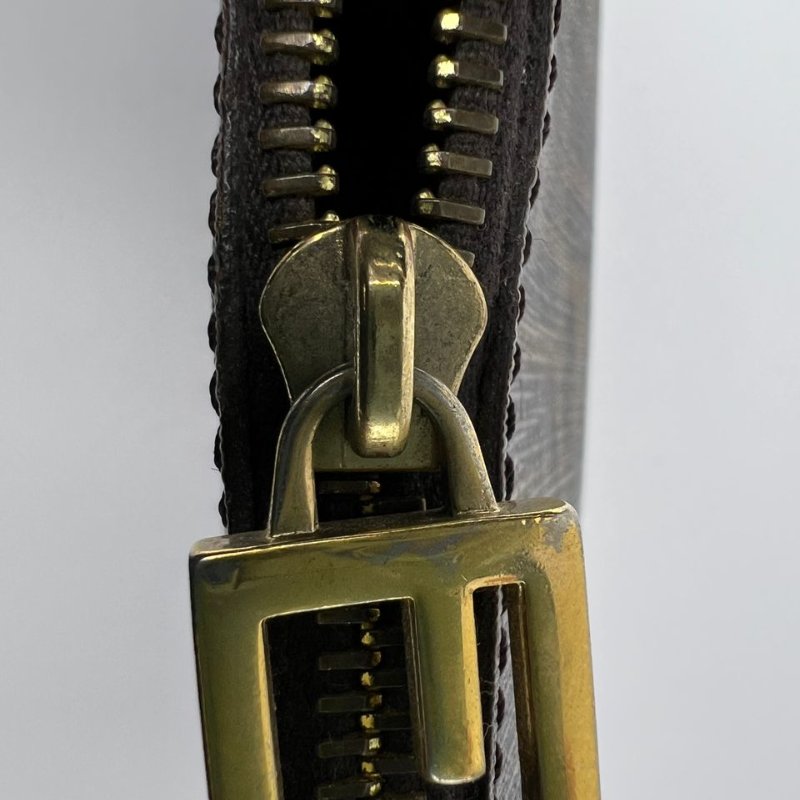 FENDI FF 老花趣味印花鍊條手拿包-18