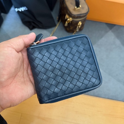 Bv牛皮拉鍊短夾(6卡）