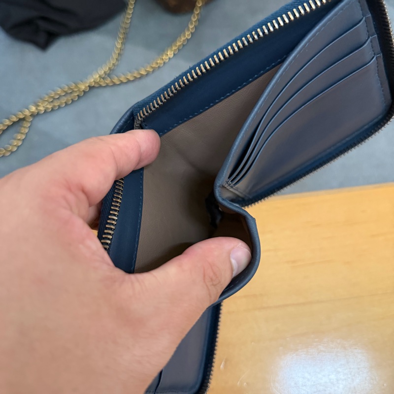 Bv牛皮拉鍊短夾(6卡）-6