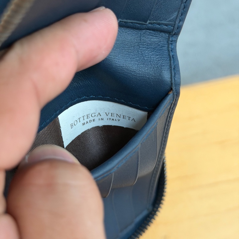 Bv牛皮拉鍊短夾(6卡）-7