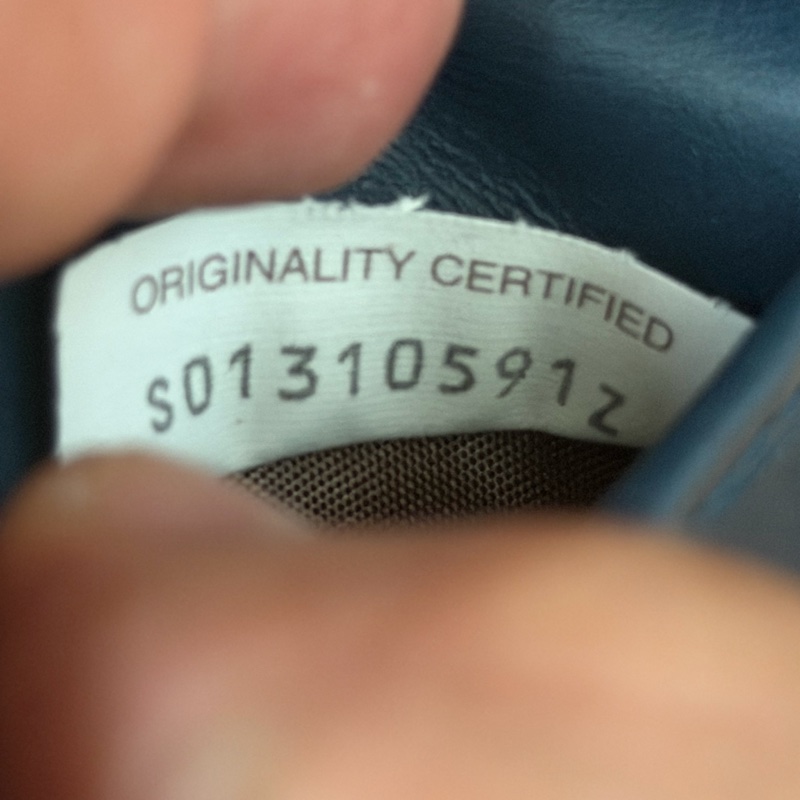 Bv牛皮拉鍊短夾(6卡）-8