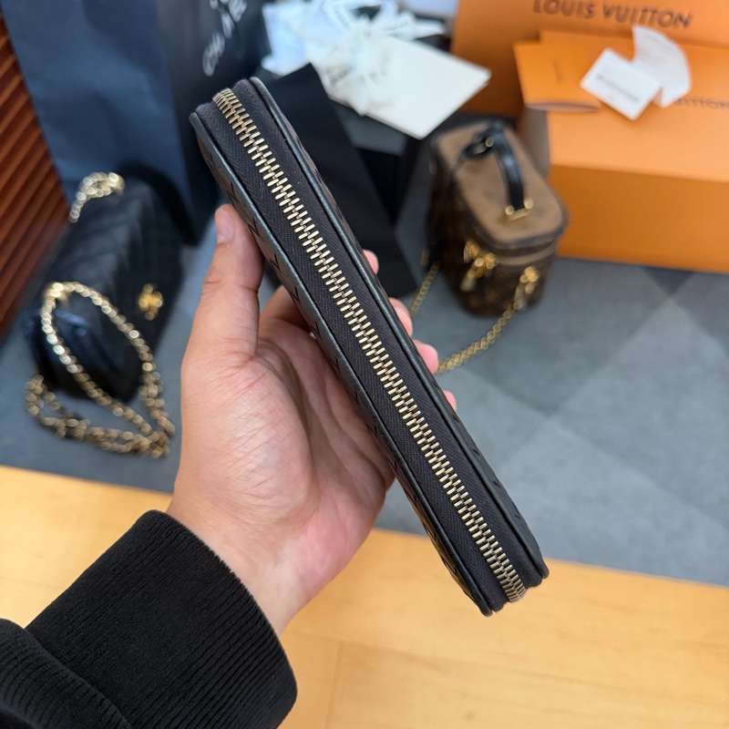 Bv經典黑色編織拉鍊長夾-3